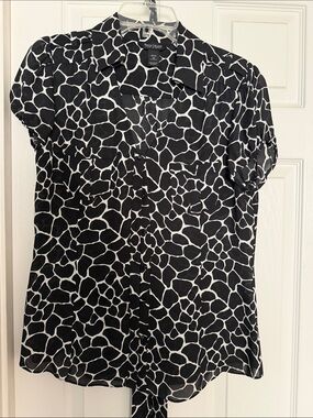 White House Black Market Black & White  Giraffe print silk Shirt